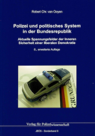Polizei und politisches System in der Bundesrepublik: Aktuelle Spannungsfelder der Inneren Sicherheit einer liberalen Demokratie
JBÖS-Sonderband 8
8. Auflage 2024